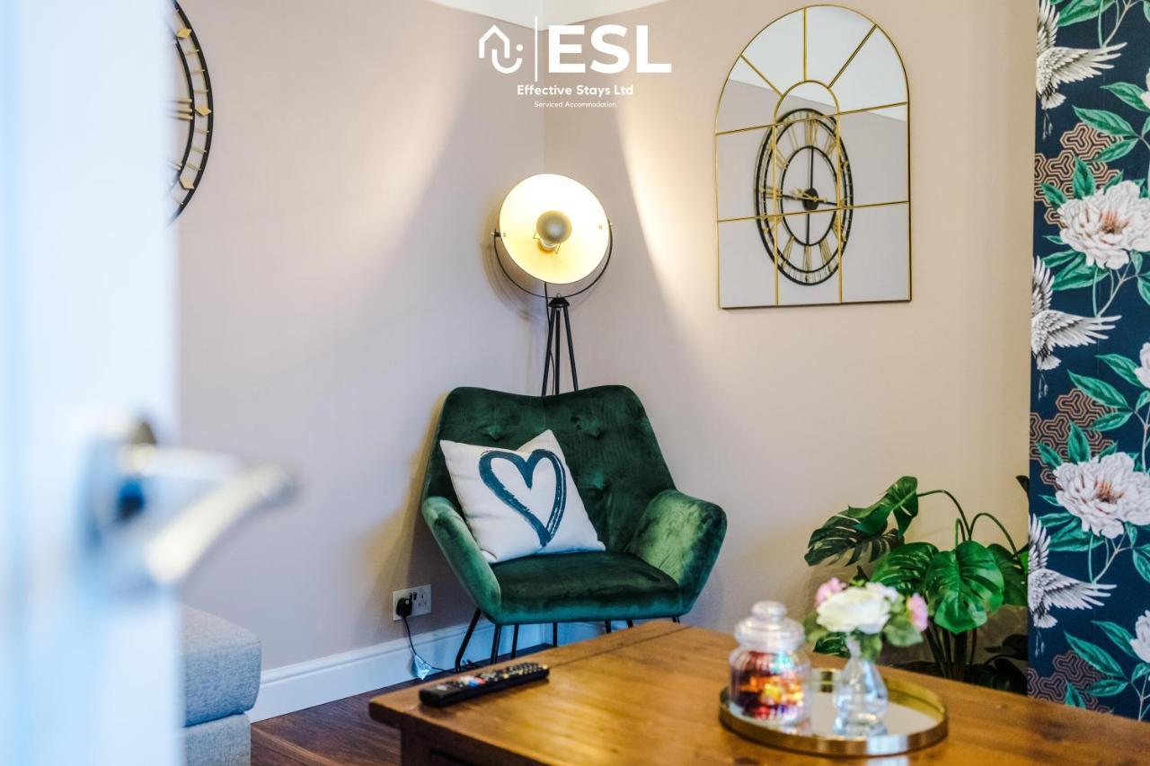 Open Plan - 3 Bedroom House - Garden And Outdoor Seating - Driveway Parking - Short Drive To City Centre Saughall Eksteriør bilde