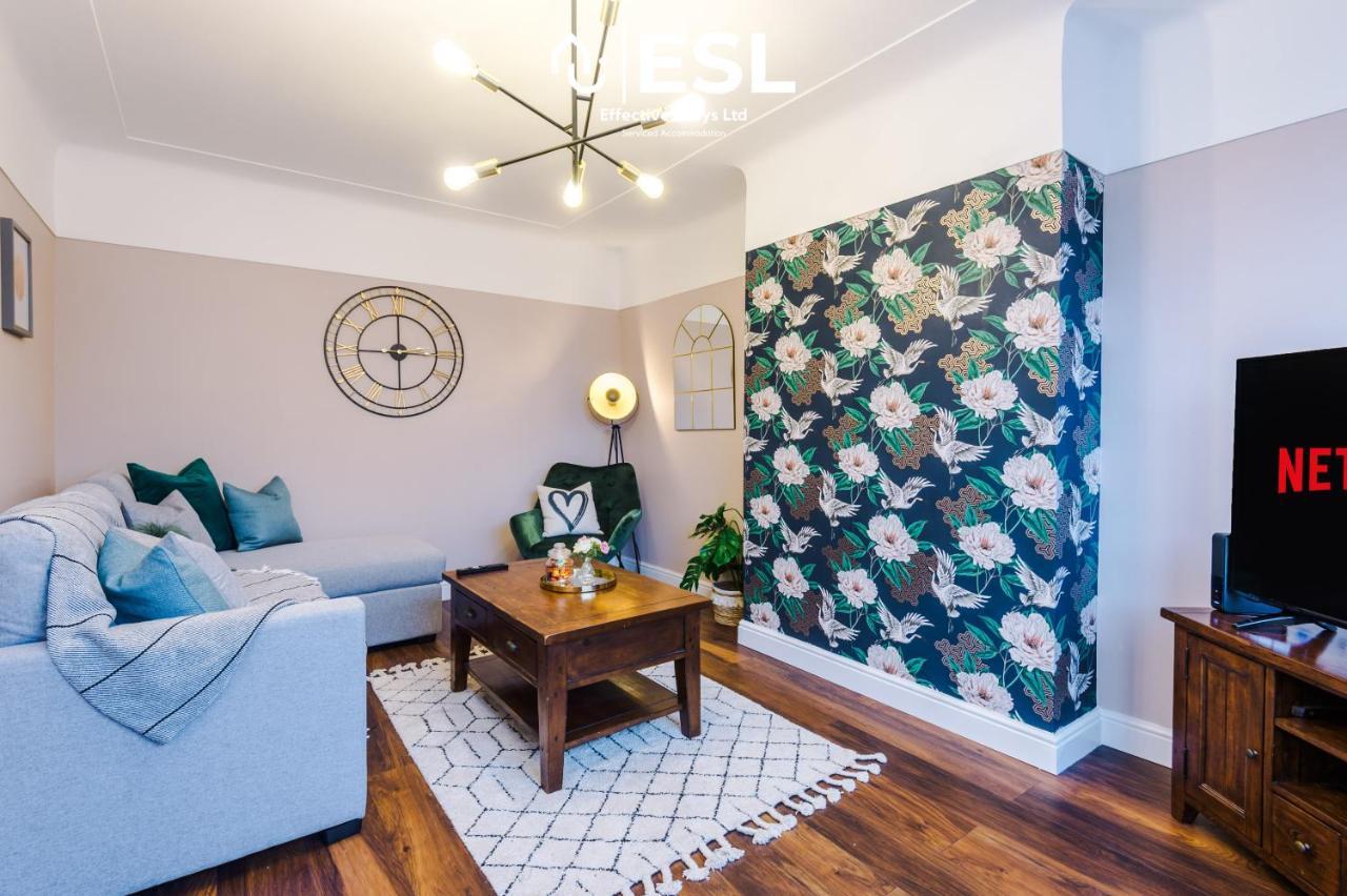 Open Plan - 3 Bedroom House - Garden And Outdoor Seating - Driveway Parking - Short Drive To City Centre Saughall Eksteriør bilde