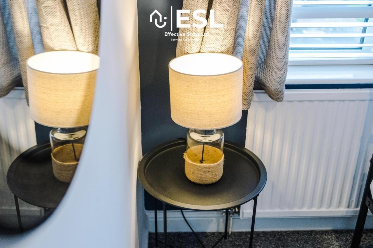 Open Plan - 3 Bedroom House - Garden And Outdoor Seating - Driveway Parking - Short Drive To City Centre Saughall Eksteriør bilde