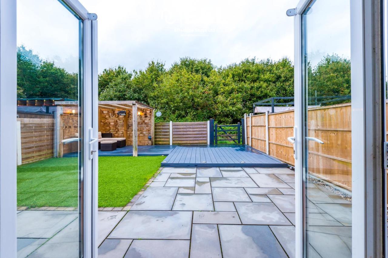 Open Plan - 3 Bedroom House - Garden And Outdoor Seating - Driveway Parking - Short Drive To City Centre Saughall Eksteriør bilde