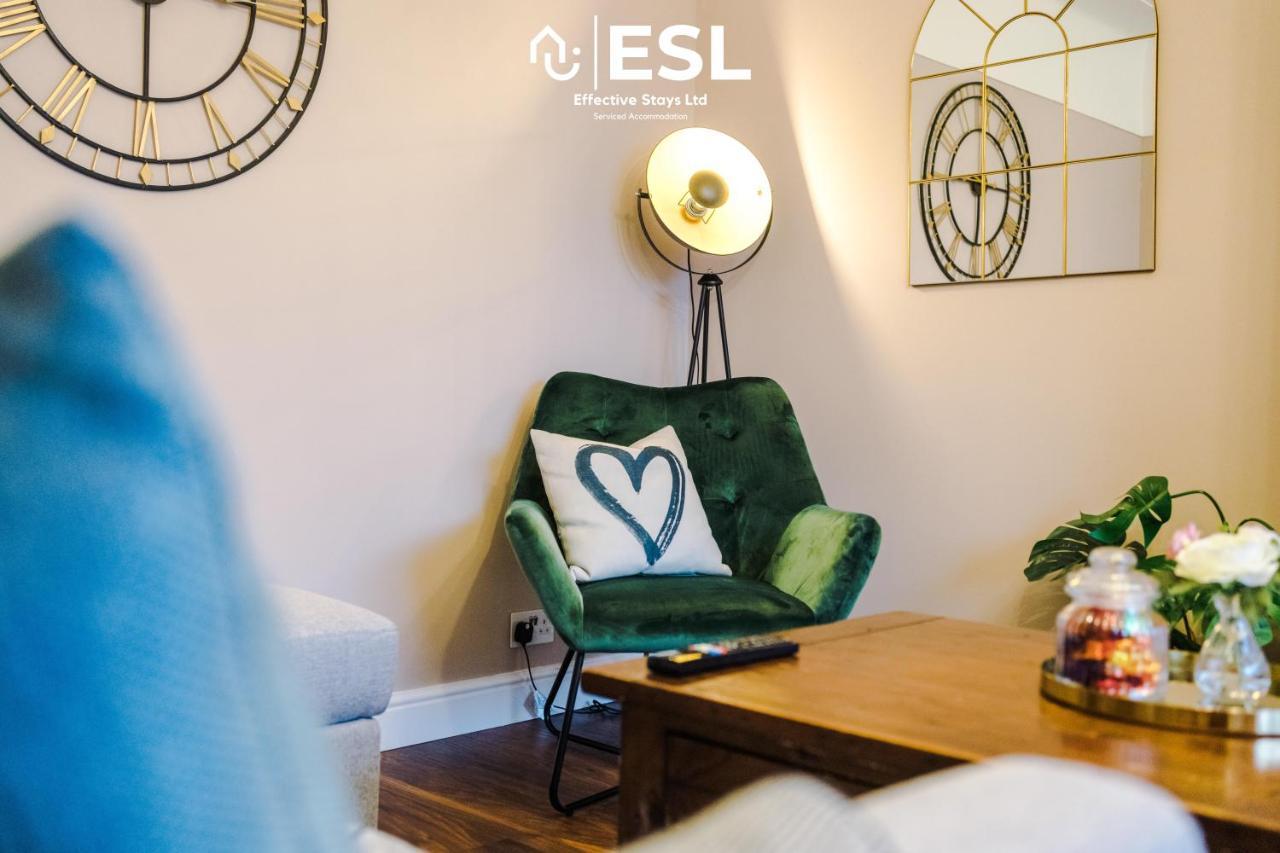 Open Plan - 3 Bedroom House - Garden And Outdoor Seating - Driveway Parking - Short Drive To City Centre Saughall Eksteriør bilde